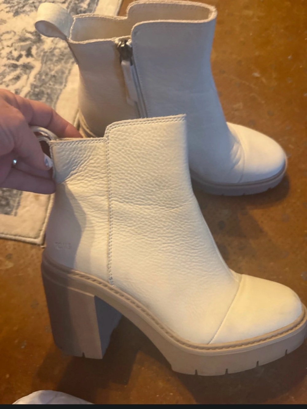TOMS Women's Rya - cream colored soft casual Boots